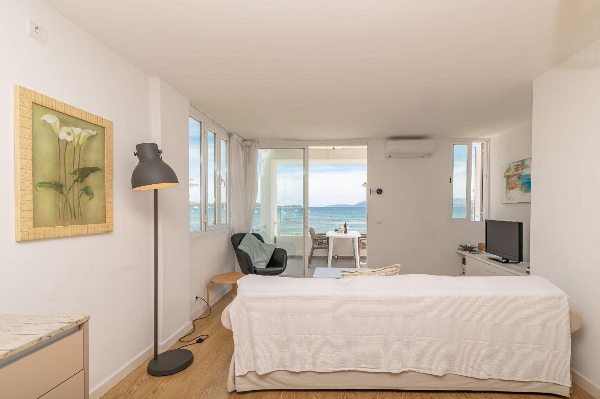 Beachfront Apartment Sivella By Sealand Villas Puerto Pollensa Exterior foto